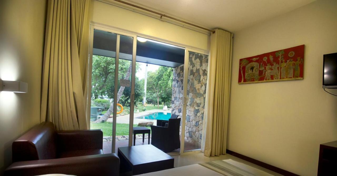 Miridiya Lake Resort Anuradhapura Kültér fotó